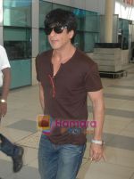 Shahrukh Khan Snapped at domestic airport in Mumbai on 18th April 2011 (5).JPG